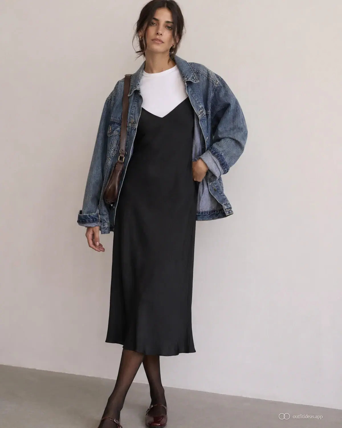 90s outfit ideas core look with a complete outfit, practical shoes, and scene-ready accessories